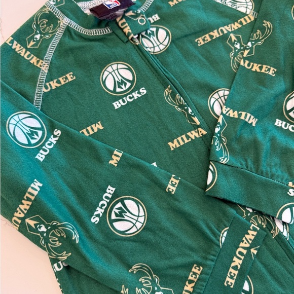 Milwaukee Bucks 2T Infant Boys' Green Sleeper Pajamas NBA Zippered Long-Sleeved - Picture 3 of 8